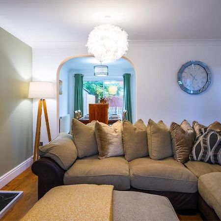 Beautiful House In South Cambridge, 14-Min Drive To The City Centre, Free Parking, No Sofabeds, Sleeps 6 Exterior foto