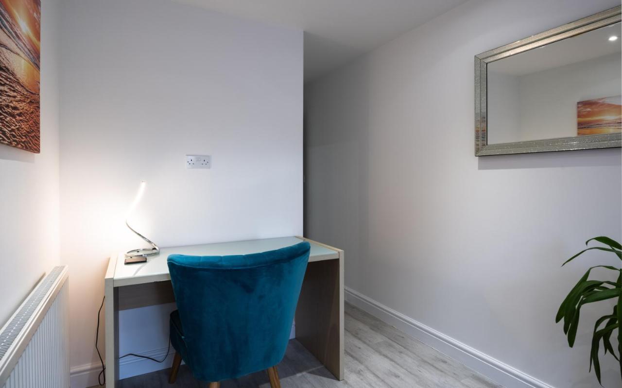 Beautiful House In South Cambridge, 14-Min Drive To The City Centre, Free Parking, No Sofabeds, Sleeps 6 Exterior foto