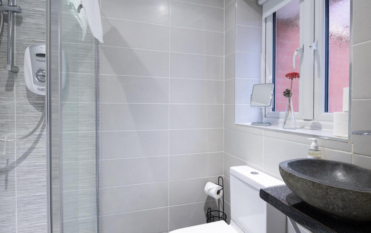 Beautiful House In South Cambridge, 14-Min Drive To The City Centre, Free Parking, No Sofabeds, Sleeps 6 Exterior foto