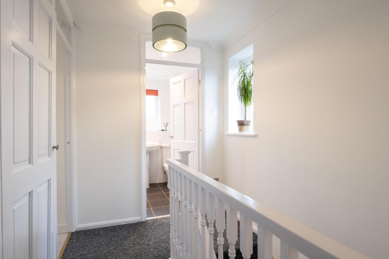 Beautiful House In South Cambridge, 14-Min Drive To The City Centre, Free Parking, No Sofabeds, Sleeps 6 Exterior foto
