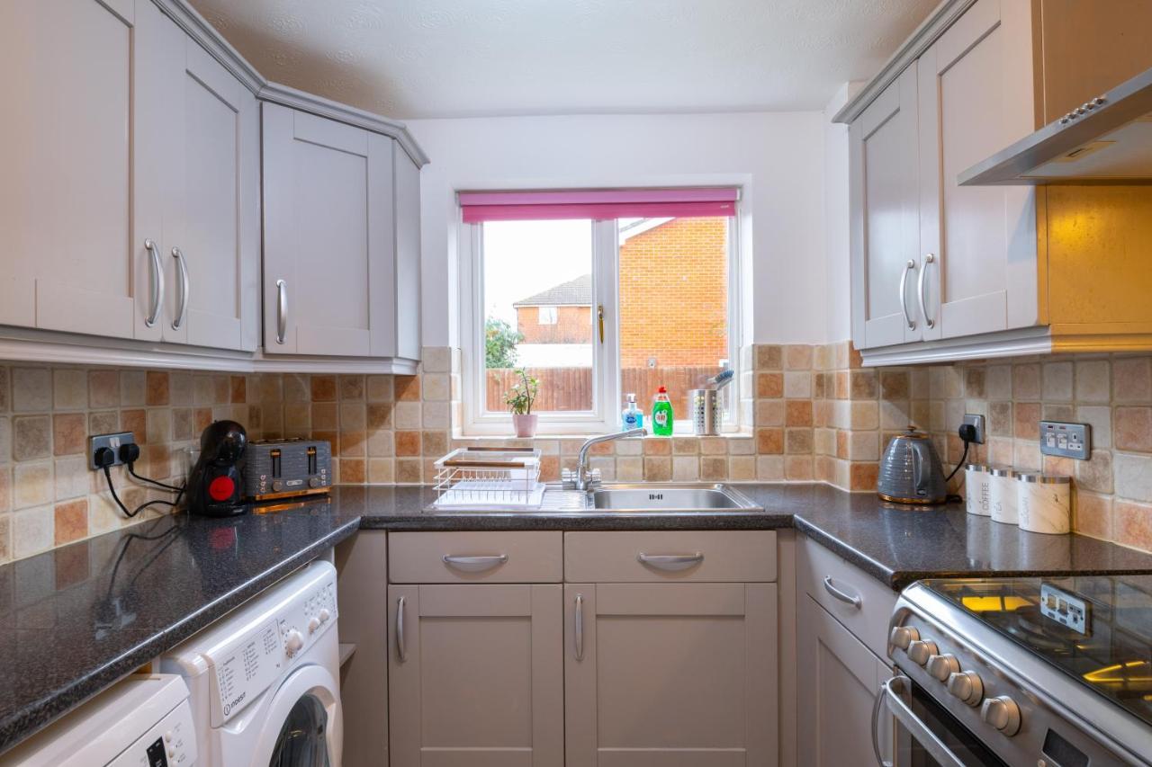 Beautiful House In South Cambridge, 14-Min Drive To The City Centre, Free Parking, No Sofabeds, Sleeps 6 Exterior foto