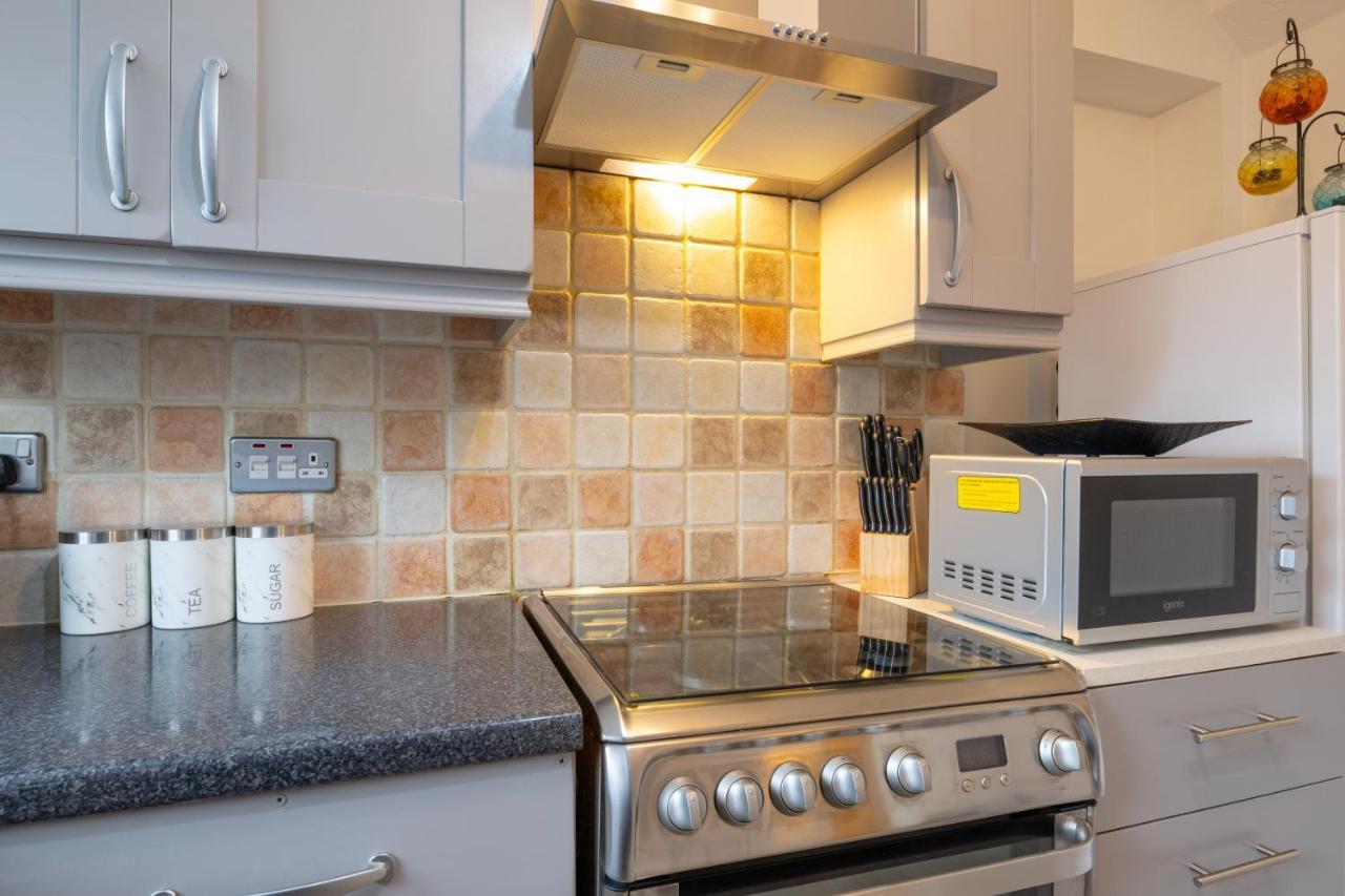 Beautiful House In South Cambridge, 14-Min Drive To The City Centre, Free Parking, No Sofabeds, Sleeps 6 Exterior foto